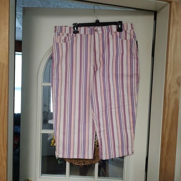 New Gloria Vanderbilt Amanda Ribbon Pink Multi-Color Capri 18 - Picture 1 of 3